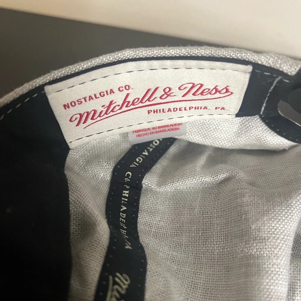 Vintage “Mitchell & Ness” Chicago Blackhawks SnapBack - Picture 4 of 5